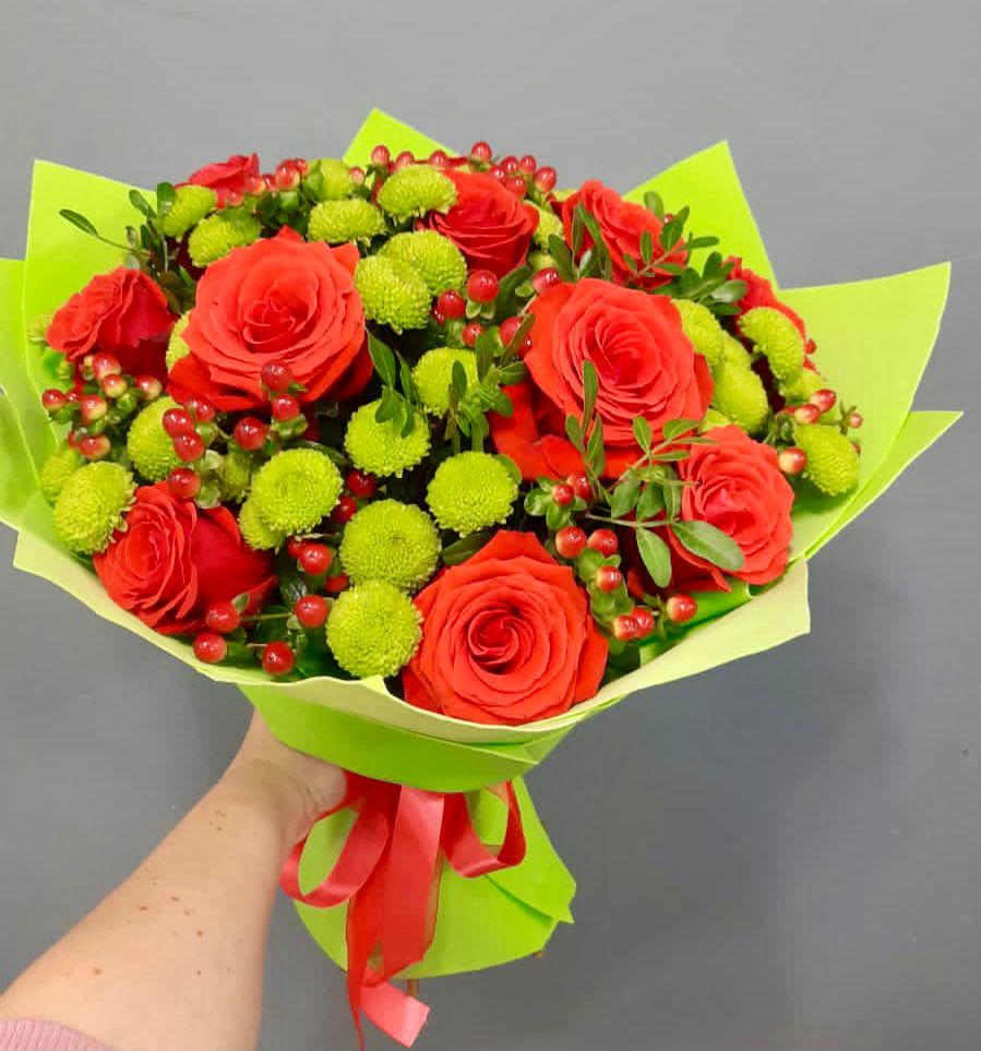 Букет цветов из: Хризантемы и Розы в Сосенском