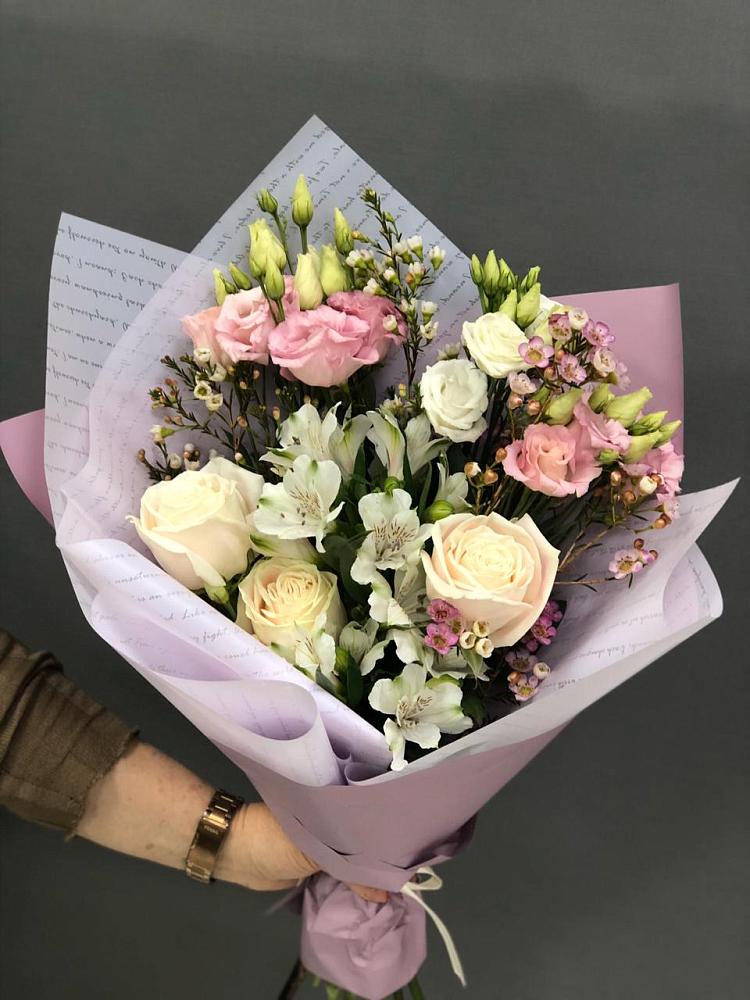 Букет цветов из: Альстромерии, Розы и Лизиантусы в Сосенском