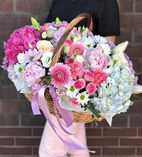Композиция солнечный день в Сосенском Цветочная композиция из Розы, Хризантемы, Пионы и Лизиантусы в корзине в Сосенском