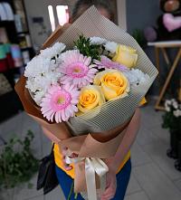 Букет цветов из:  Герберы, Розы и Хризантемы в Сосенском