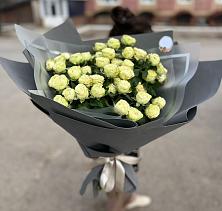 Букет Белые кустовые розы Солинеро в Сосенском