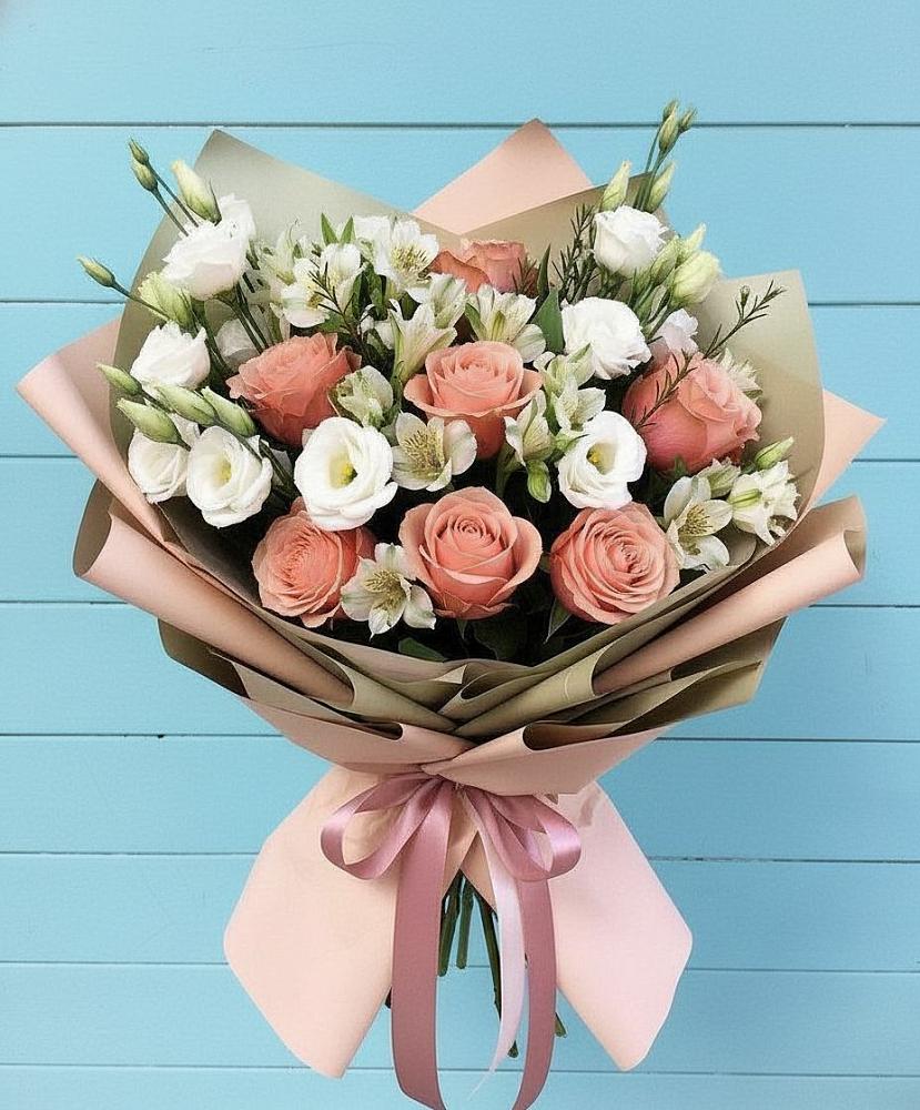 Букет цветов из: Розы, Альстромерии и Лизиантусы в Сосенском