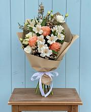 Букет цветов из:  Альстромерии, Лизиантусы, Розы и Хризантемы в Сосенском