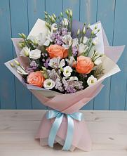 Букет цветов из:  Лизиантусы, Розы, Альстромерии и Гипсофила в Сосенском