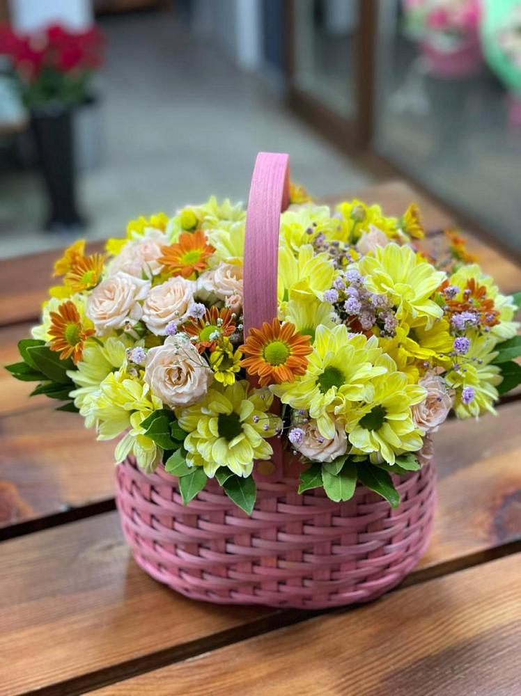 Цветочная композиция из Хризантемы и Розы в корзине в Сосенском
