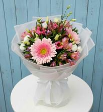 Букет цветов из:  Герберы, Альстромерии и Лизиантусы в Сосенском