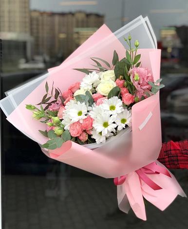 Букет цветов из: Розы, Лизиантусы и Хризантемы в Сосенском